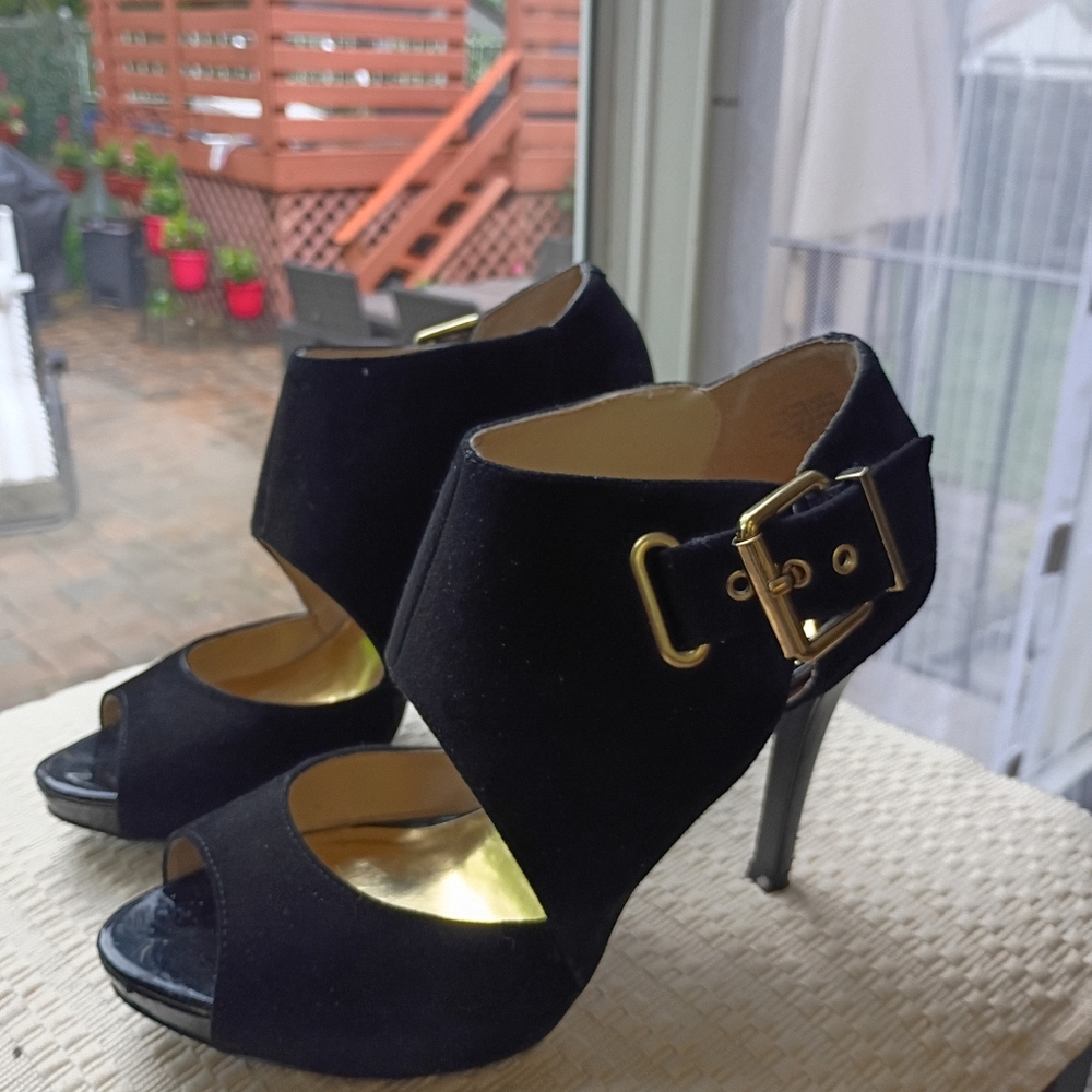 Nine West Black Suede Heels Open Toe  7.5M.Small Scratch On Heels See Picture.